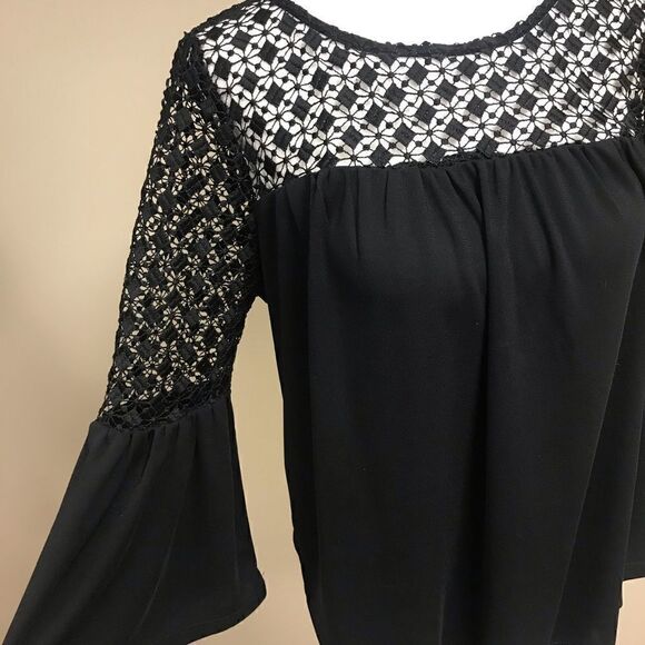 White House Black Market open lace top. Size XS - Picture 2 of 5